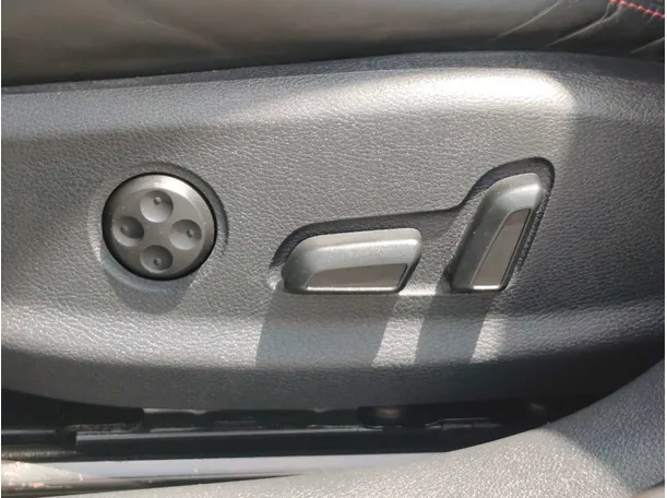 Car image 28