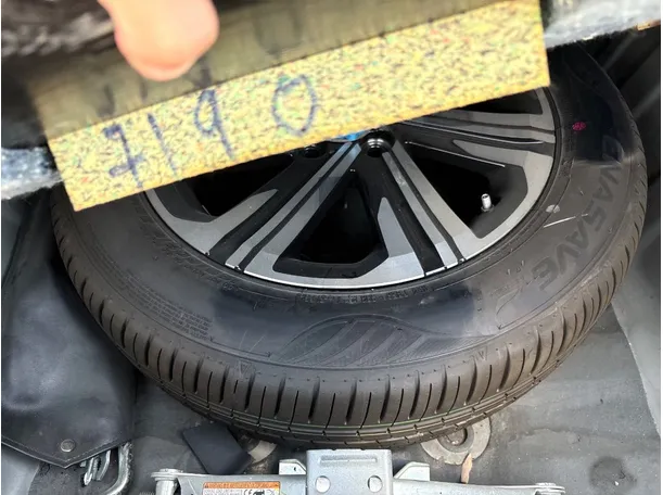 Car image 27