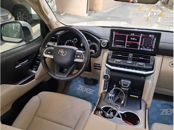 Car image 17
