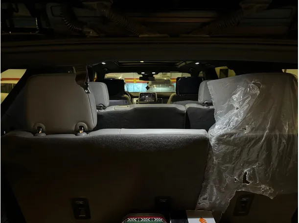 Car image 25