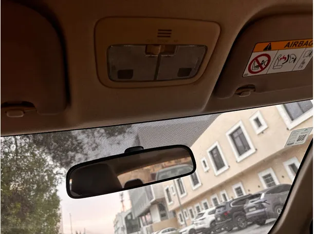 Car image 25
