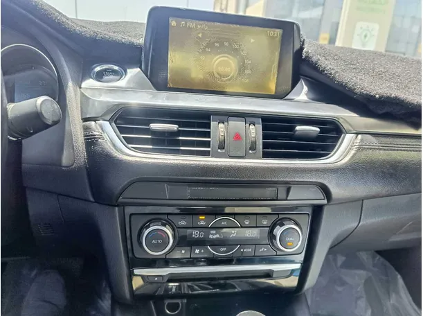 Car image 27