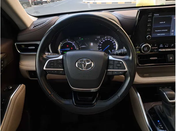 Car image 18