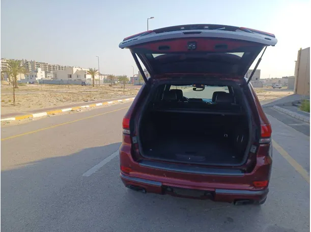 Car image 19