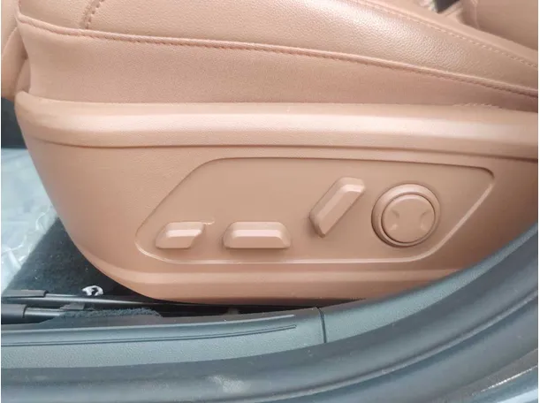 Car image 32