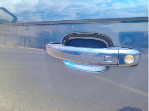 Car image 30