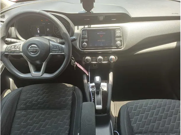 Car image 16