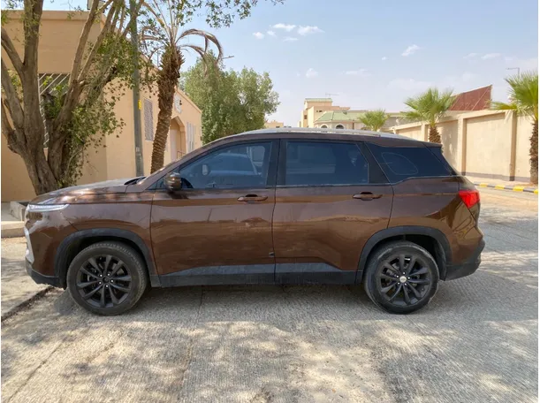 Car image 8