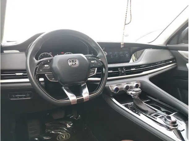 Car image 26