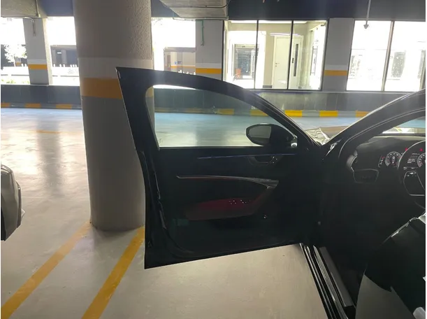 Car image 10