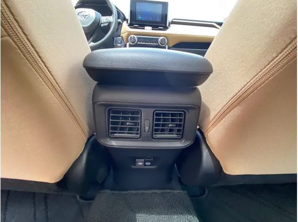 Car image 29