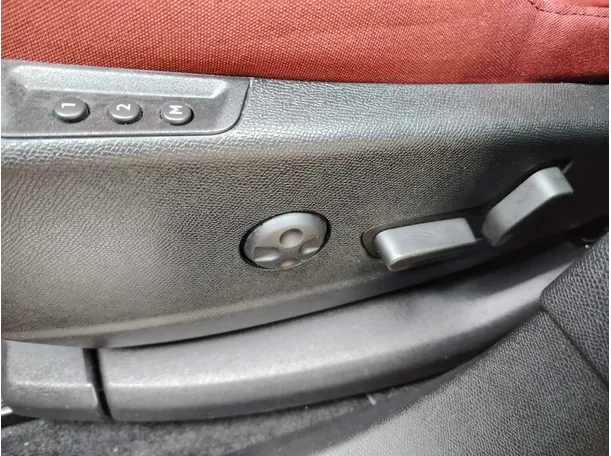 Car image 33
