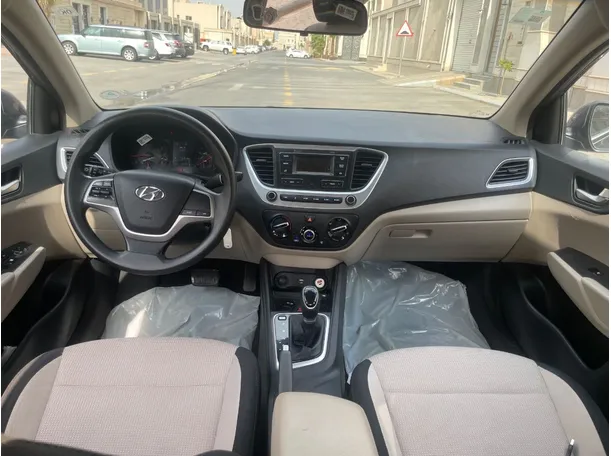 Car image 17