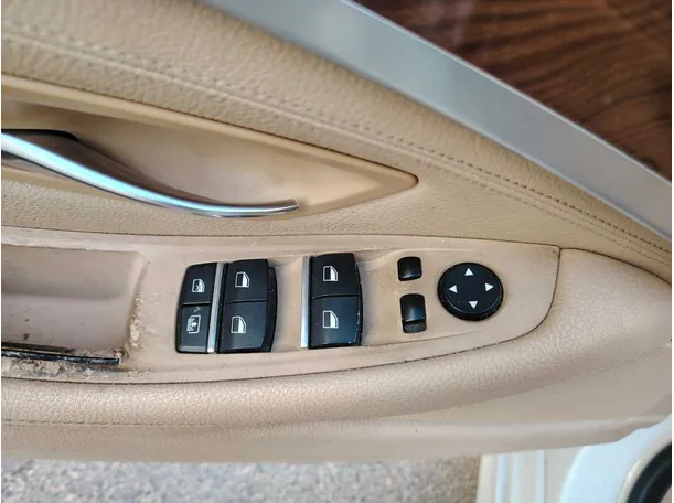 Car image 37