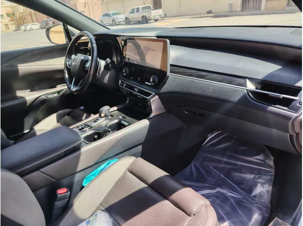 Car image 13