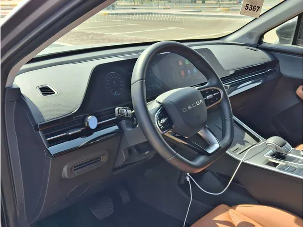 Car image 11
