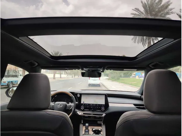 Car image 18