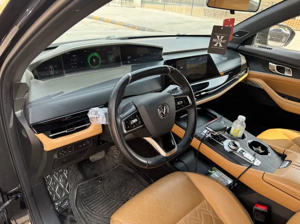 Car image 11