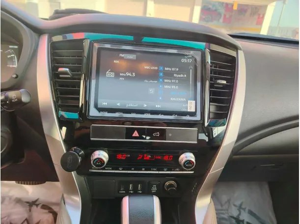 Car image 30
