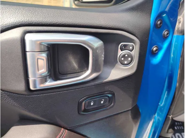 Car image 24