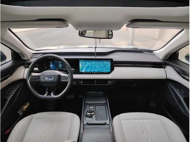 Car image 19