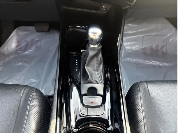 Car image 19