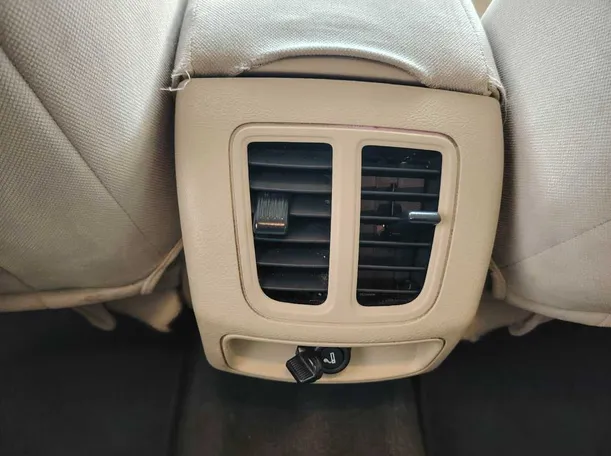 Car image 38