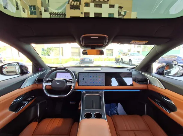 Car image 14