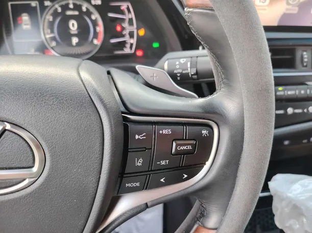 Car image 26