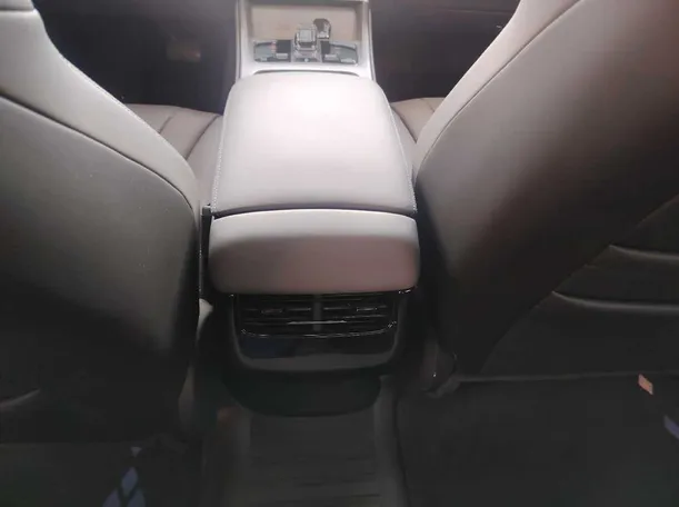 Car image 32