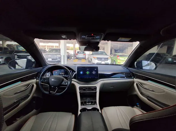 Car image 19