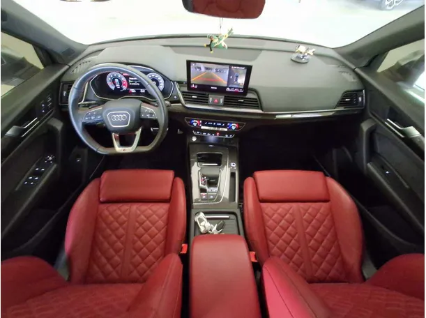 Car image 14