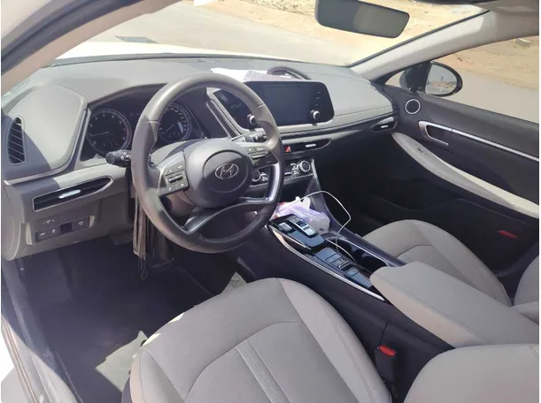Car image 12