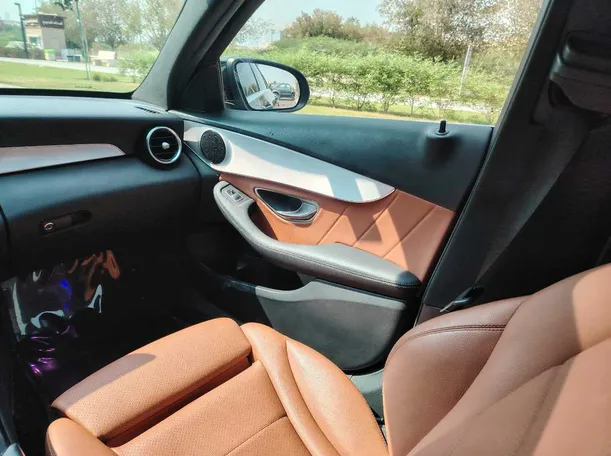 Car image 40