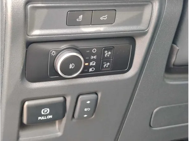 Car image 34