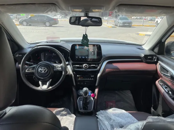 Car image 17