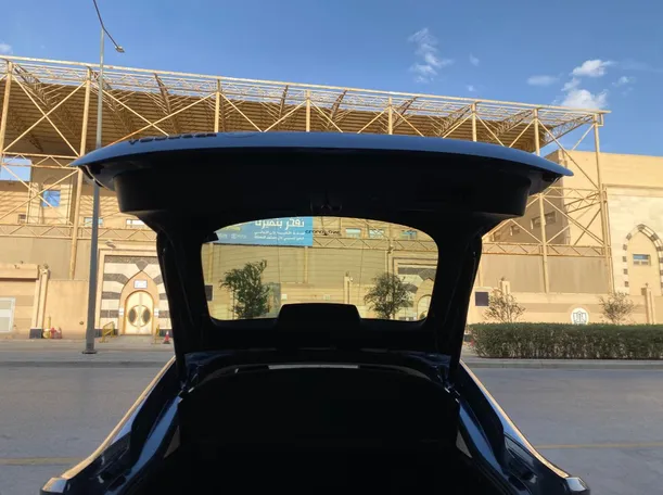 Car image 22