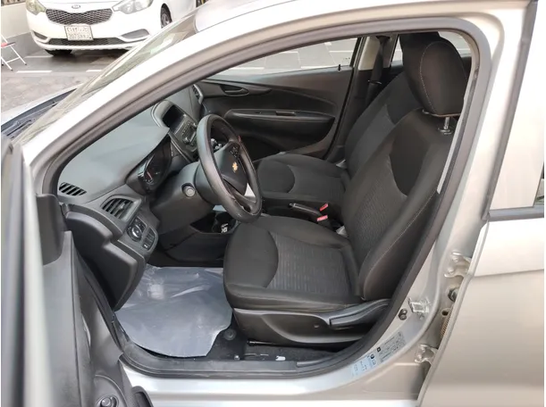 Car image 13