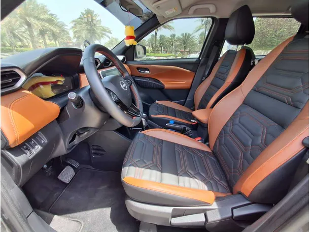 Car image 12