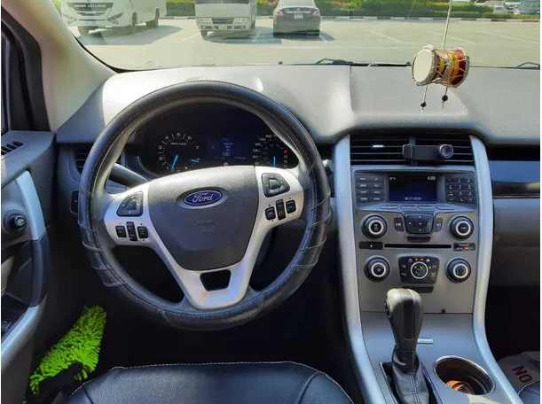 Car image 14
