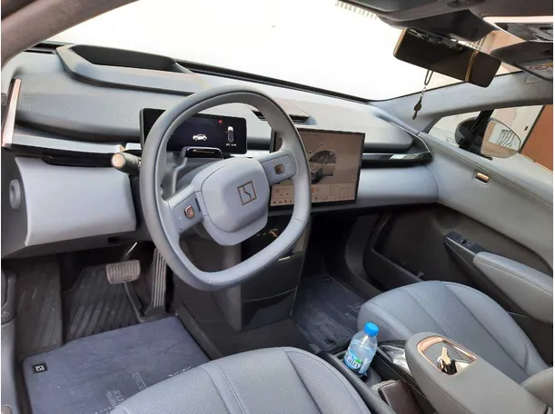 Car image 11