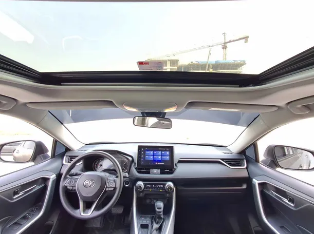 Car image 16
