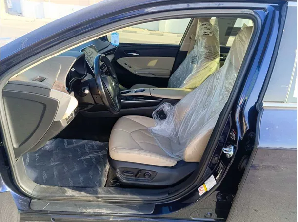 Car image 17