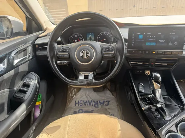 Car image 16
