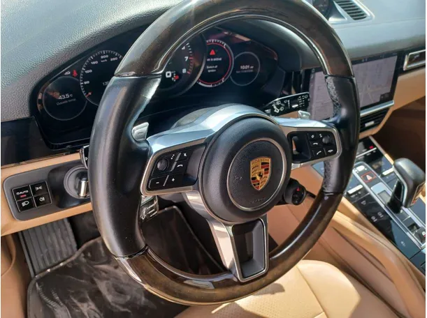 Car image 19