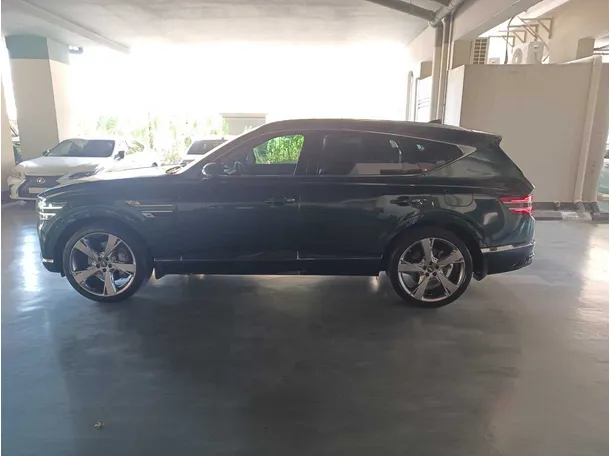 Car image 8