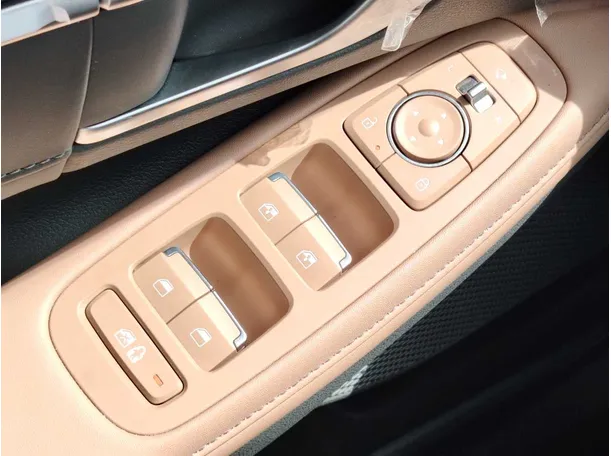 Car image 29