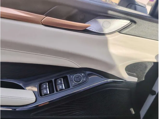 Car image 28