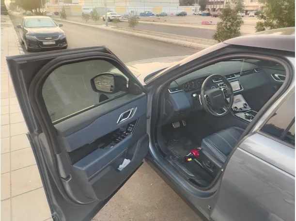 Car image 11