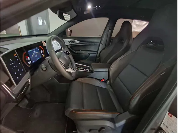 Car image 12